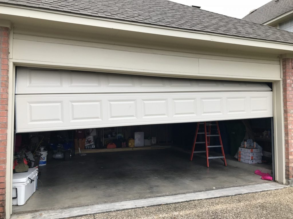 garage door won't close