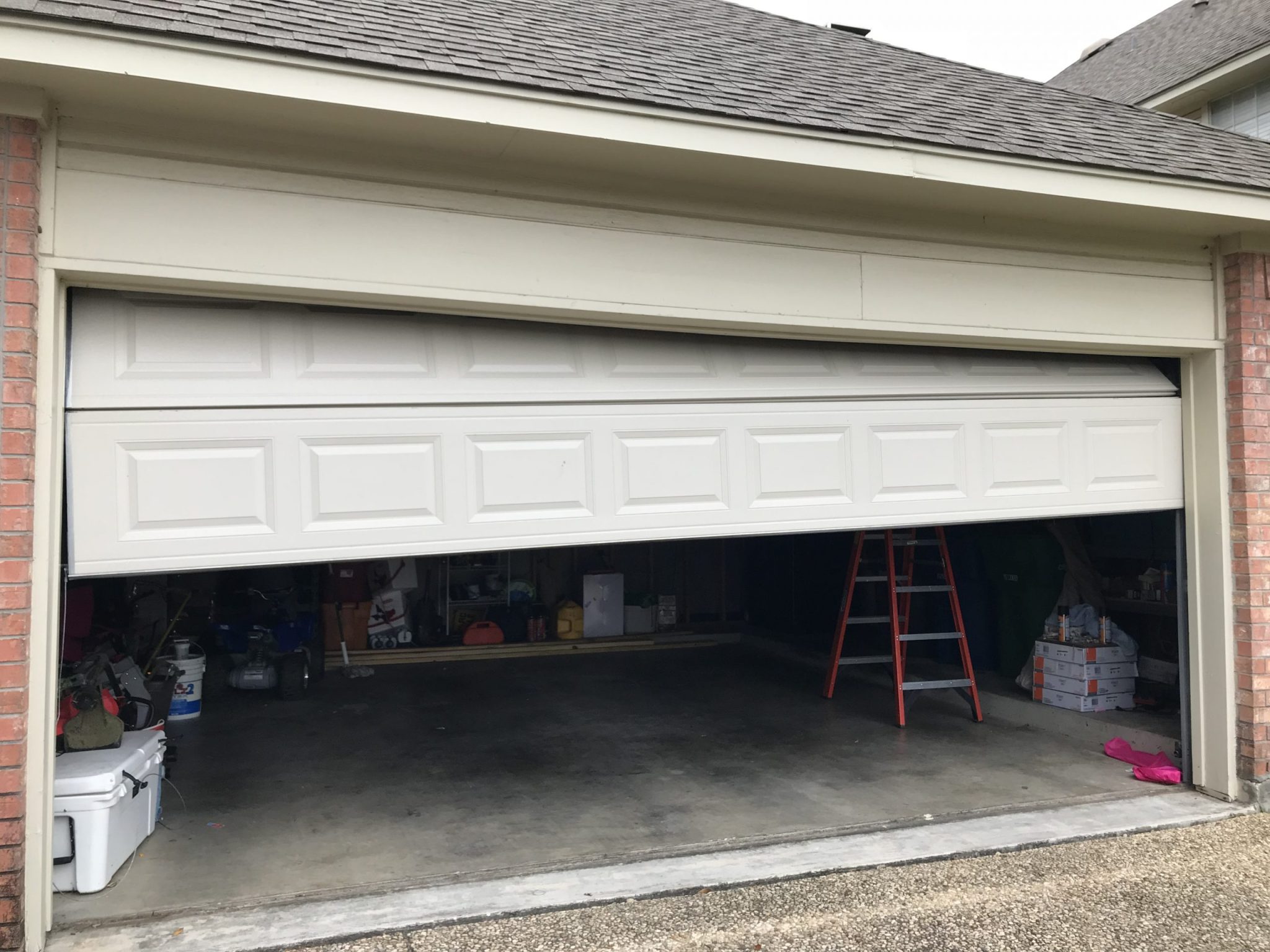 garage door won't close