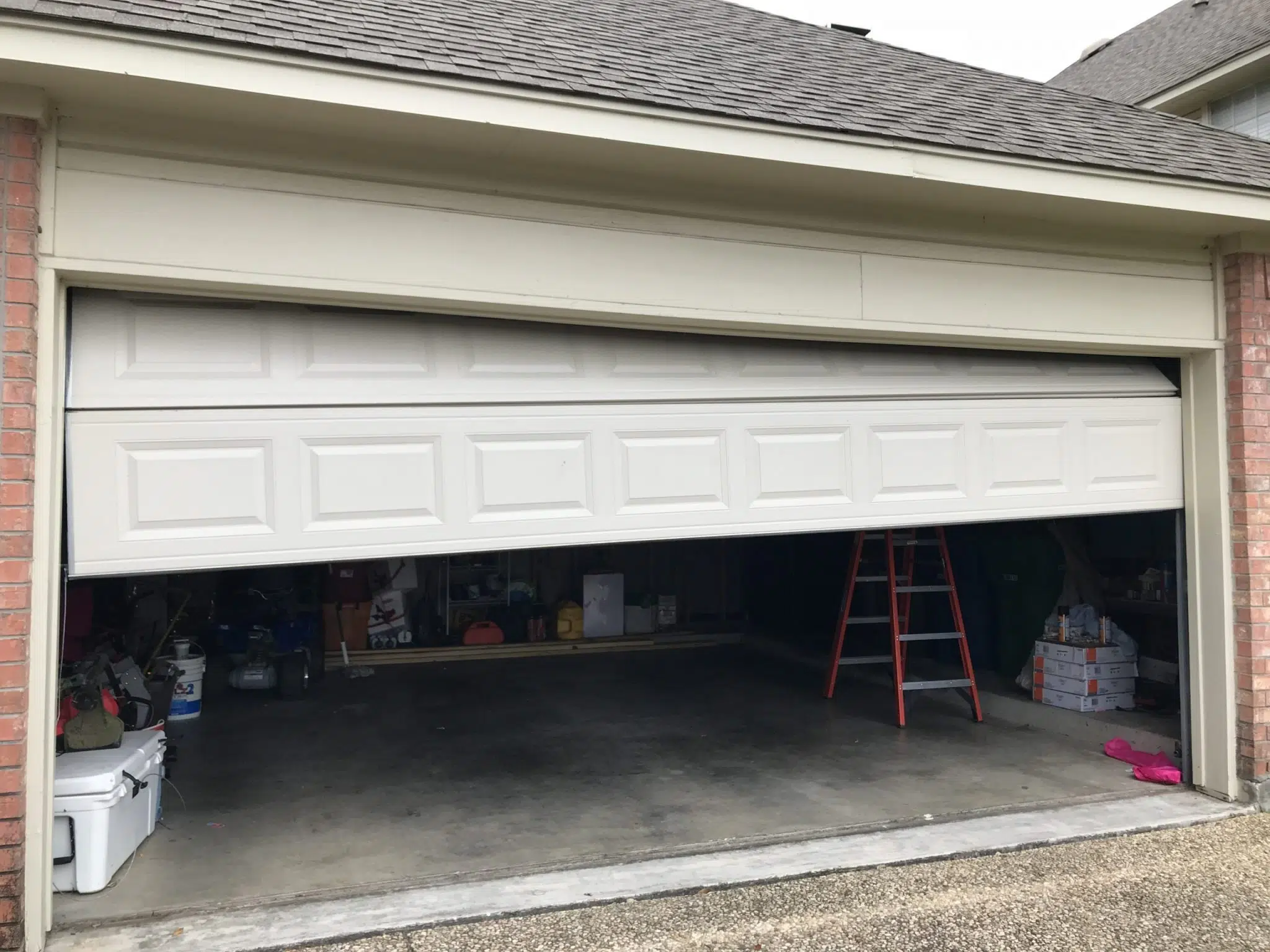 garage door won't close