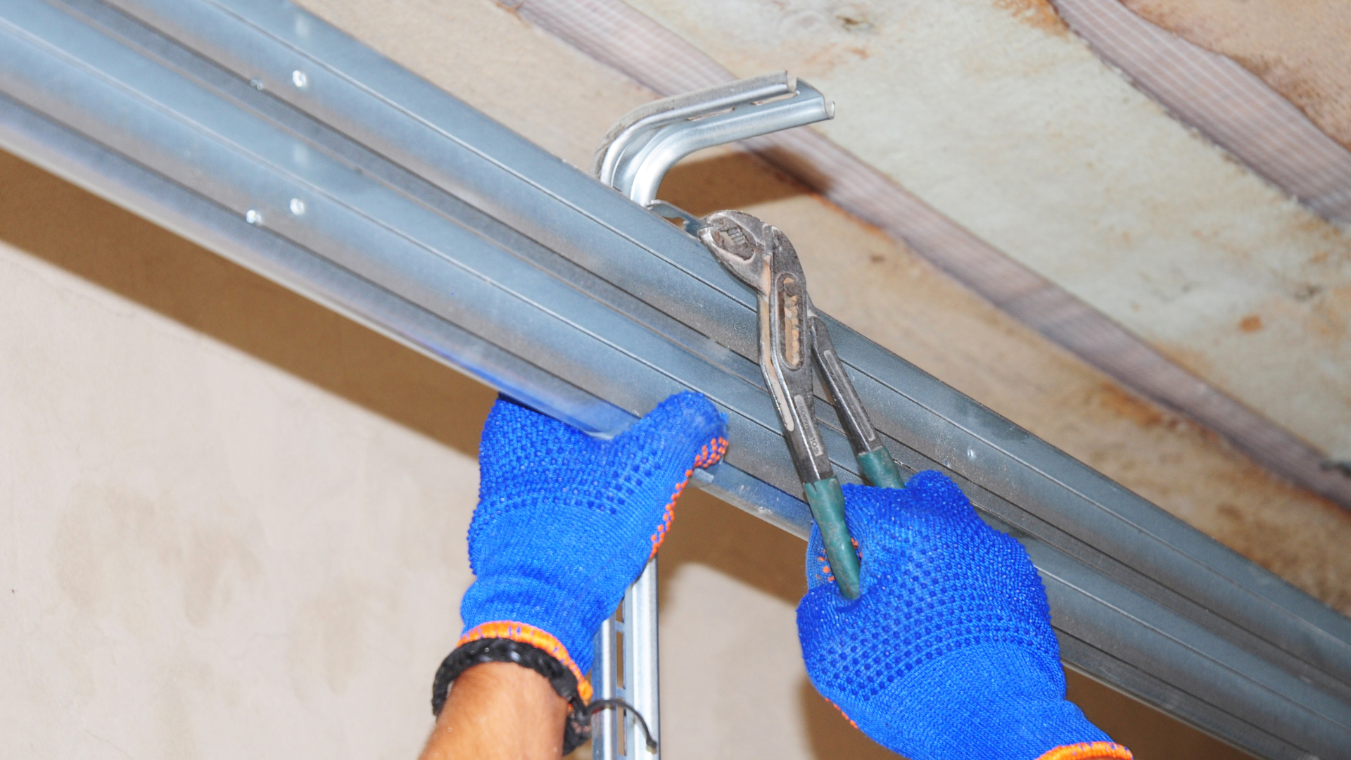 Why Trust a San Antonio Garage Door Company for Your Installation Needs?